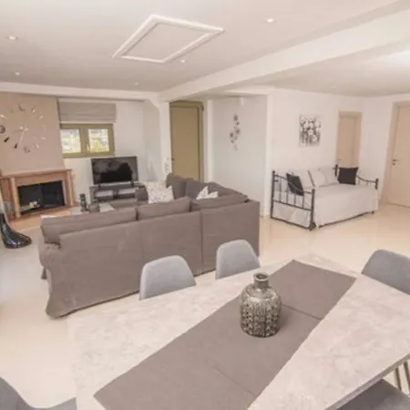 Panorama Pool Appartement Kalamáta