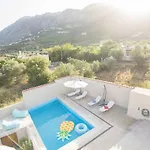 Panorama Pool كالاماتا
